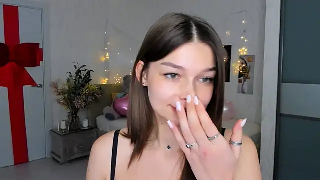 Snapshot of ContinentOfTranquility chatting on 02.13.25 ContinentOfTranquility online show from 02.13.25