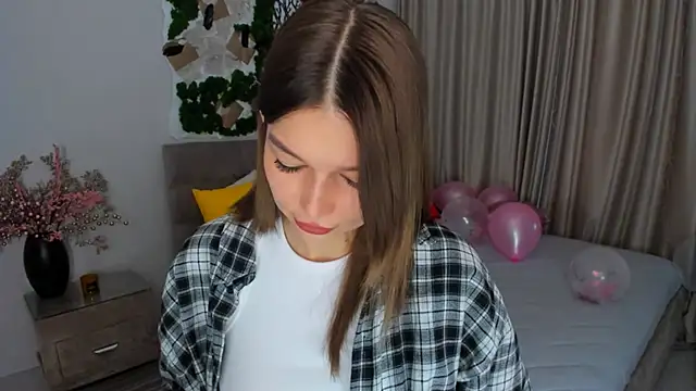 Snapshot of ContinentOfTranquility chatting on 02.15.25 ContinentOfTranquility online show from 02.15.25