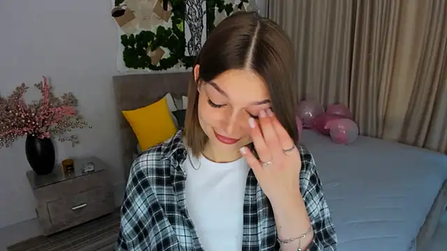 Snapshot of ContinentOfTranquility chatting on 02.15.25 ContinentOfTranquility online show from 02.15.25