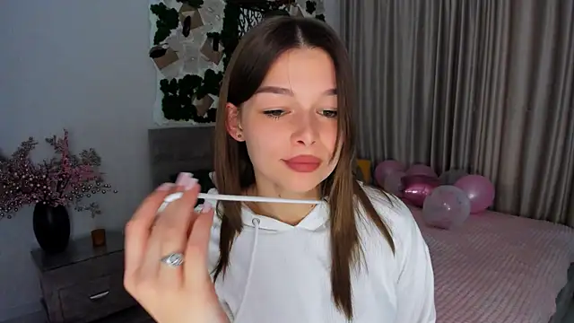 Snapshot of ContinentOfTranquility chatting on 02.23.25 ContinentOfTranquility online show from 02.23.25