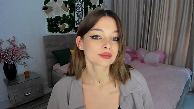 Snapshot of ContinentOfTranquility chatting on 02.24.25 ContinentOfTranquility online show from 02.24.25