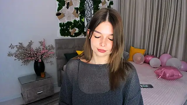 Snapshot of ContinentOfTranquility chatting on 02.28.25 ContinentOfTranquility online show from 02.28.25