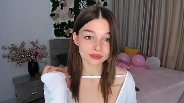 Snapshot of ContinentOfTranquility chatting on 03.01.25 ContinentOfTranquility online show from 03.01.25