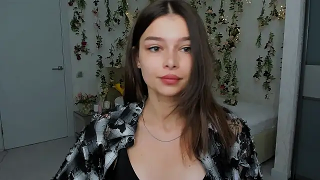 Snapshot of ContinentOfTranquility chatting on 09.12.25 ContinentOfTranquility online show from 09.12.25