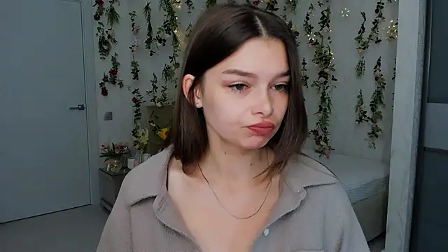 Snapshot of ContinentOfTranquility chatting on 09.13.25 ContinentOfTranquility online show from 09.13.25