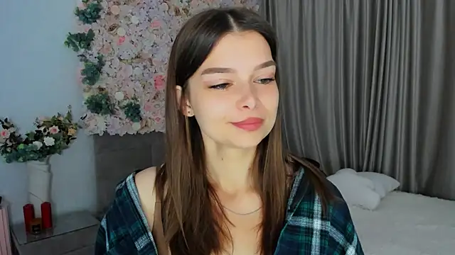 Snapshot of ContinentOfTranquility chatting on 09.18.25 ContinentOfTranquility online show from 09.18.25