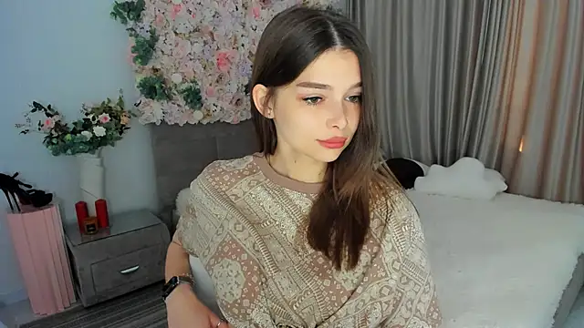 Snapshot of ContinentOfTranquility chatting on 09.22.25 ContinentOfTranquility online show from 09.22.25