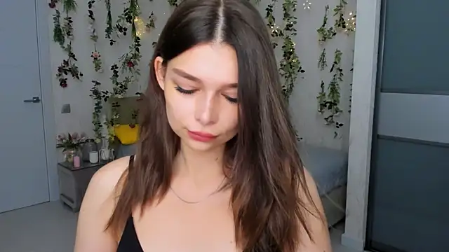 Snapshot of ContinentOfTranquility chatting on 09.23.25 ContinentOfTranquility online show from 09.23.25