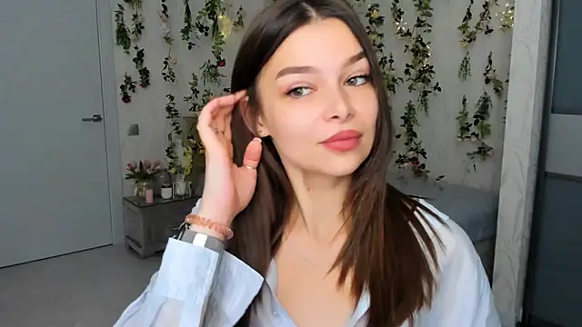 Snapshot of ContinentOfTranquility chatting on 10.13.25 ContinentOfTranquility online show from 10.13.25