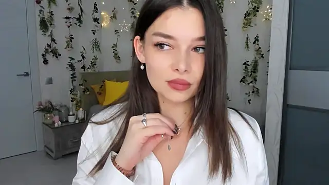 Snapshot of ContinentOfTranquility chatting on 11.06.25 ContinentOfTranquility online show from 11.06.25