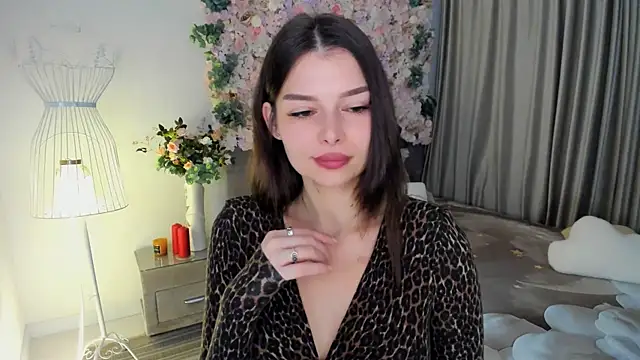 Snapshot of ContinentOfTranquility chatting on 11.28.25 ContinentOfTranquility online show from 11.28.25