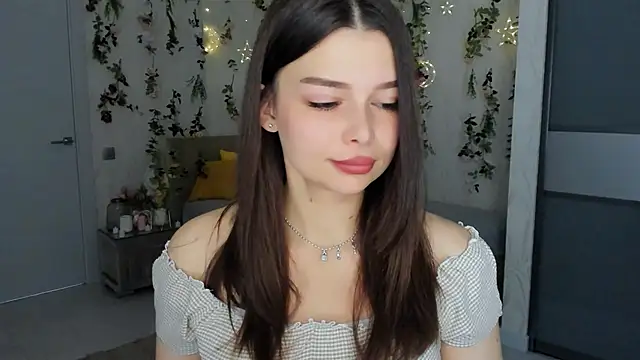 Snapshot of ContinentOfTranquility chatting on 11.30.25 ContinentOfTranquility online show from 11.30.25