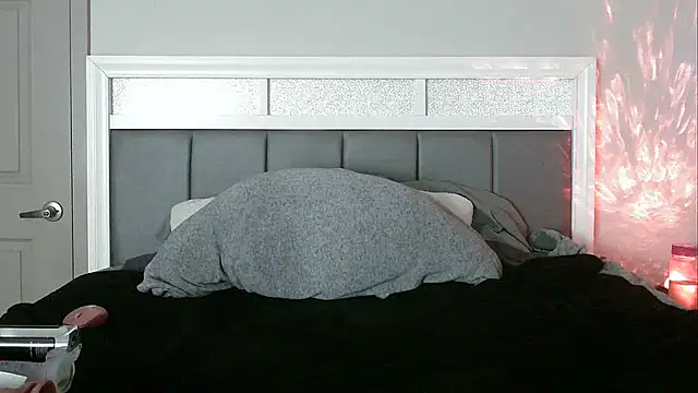 Snapshot of jazzys_w0rld chatting on 02.14.25 jazzys w0rld online show from 02.14.25