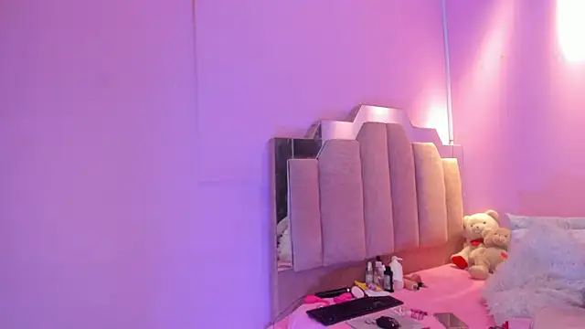 LoveQueen2 online show from 12.04.25