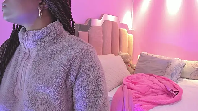 LoveQueen2 online show from 12.19.25