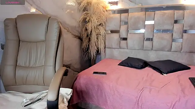 Danielaa a online show from 04.19.26