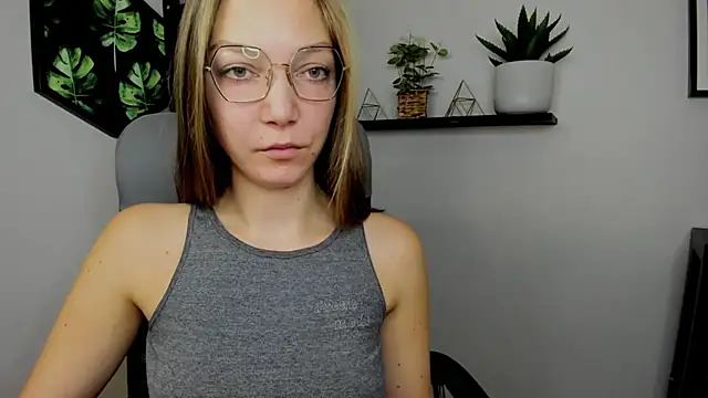 EmillyPlay online show from 12.31.24