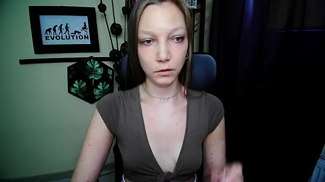 Snapshot of EmillyPlay chatting on 06.19.26 EmillyPlay online show from 06.19.26
