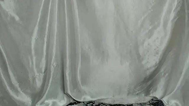 Burberrry  online show from 03.15.25