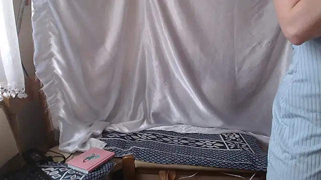 Burberrry  online show from 04.08.26