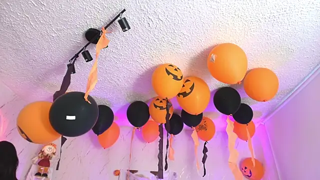 SALOOMEE   online show from 10.31.25