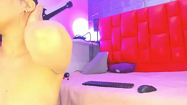 Snapshot of Sasha-sweet chatting on 11.13.25 Sasha-sweet online show from 11.13.25