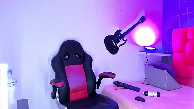 Snapshot of Sasha-sweet chatting on 11.28.25 Sasha-sweet online show from 11.28.25