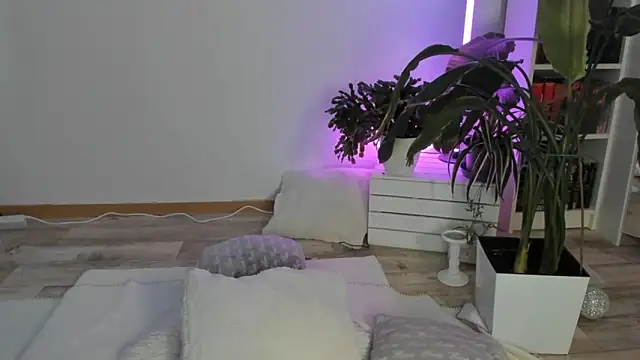 Snapshot of CocoSkyy chatting on 09.09.25 CocoSkyy online show from 09.09.25