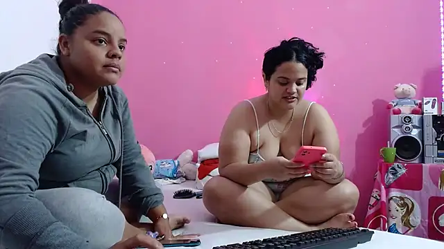 Snapshot of brunnette_hot chatting on 06.18.26 brunnette hot online show from 06.18.26