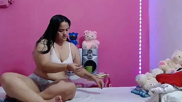 Snapshot of brunnette_hot chatting on 07.15.26 brunnette hot online show from 07.15.26