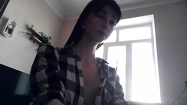 Snapshot of ElizaSwon chatting on 05.06.26 ElizaSwon online show from 05.06.26