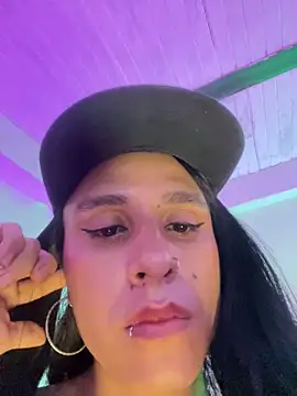 Snapshot of Ari-Hall chatting on 03.19.25 Ari-Hall online show from 03.19.25