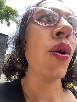 Snapshot of Ari-Hall chatting on 03.20.25 Ari-Hall online show from 03.20.25