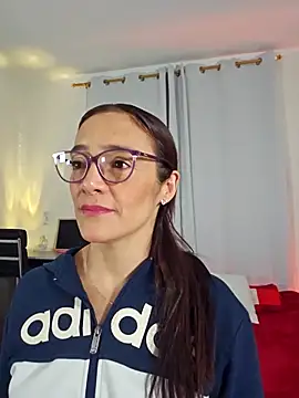 Jessica Herrera  online show from 01.05.26