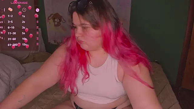 Freakcute  online show from 03.04.25