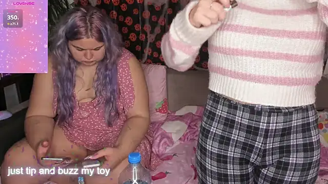 Freakcute  online show from 11.02.25