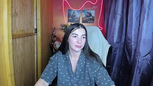 Snapshot of Fiery_Brunette_ chatting on 12.26.24 Fiery Brunette online show from 12.26.24