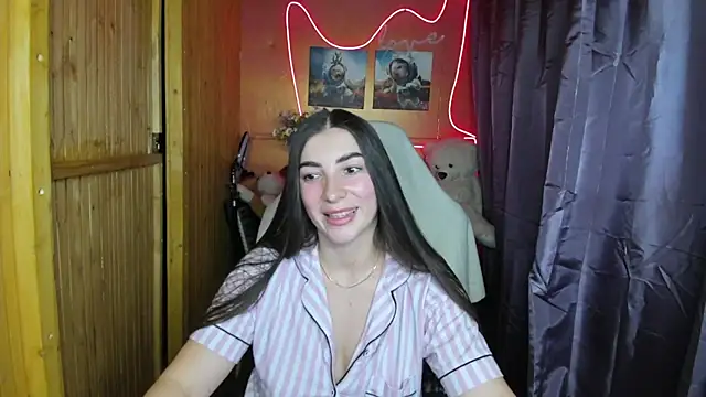 Snapshot of Fiery_Brunette_ chatting on 01.23.25 Fiery Brunette online show from 01.23.25