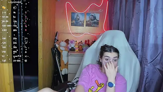 Snapshot of Fiery_Brunette_ chatting on 02.24.25 Fiery Brunette online show from 02.24.25