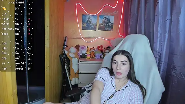 Snapshot of Fiery_Brunette_ chatting on 02.27.25 Fiery Brunette online show from 02.27.25