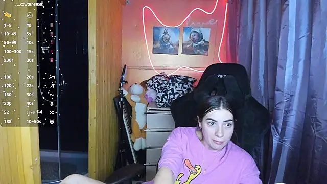 Snapshot of Fiery_Brunette_ chatting on 03.06.25 Fiery Brunette online show from 03.06.25