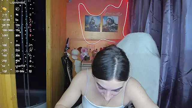 Snapshot of Fiery_Brunette_ chatting on 03.21.25 Fiery Brunette online show from 03.21.25