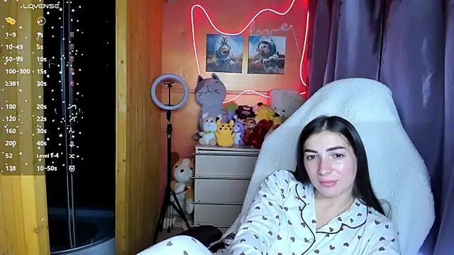 Snapshot of Fiery_Brunette_ chatting on 09.21.25 Fiery Brunette online show from 09.21.25