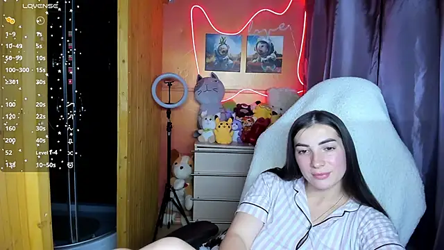 Snapshot of Fiery_Brunette_ chatting on 09.23.25 Fiery Brunette online show from 09.23.25