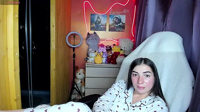 Snapshot of Fiery_Brunette_ chatting on 09.24.25 Fiery Brunette online show from 09.24.25