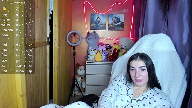 Snapshot of Fiery_Brunette_ chatting on 10.08.25 Fiery Brunette online show from 10.08.25