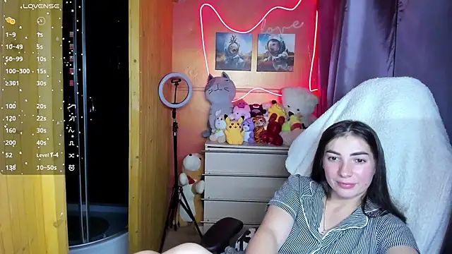 Snapshot of Fiery_Brunette_ chatting on 10.13.25 Fiery Brunette online show from 10.13.25