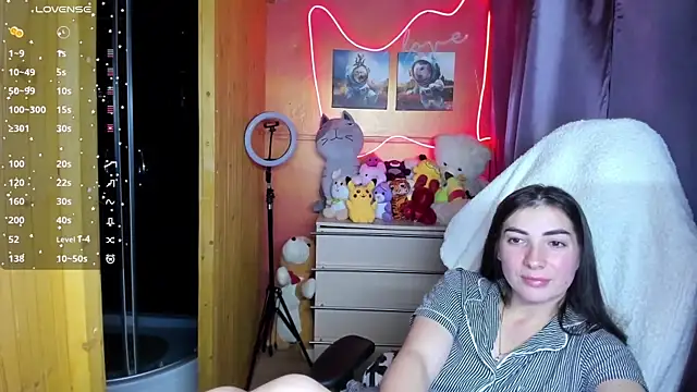 Fiery Brunette  online show from 11.06.25