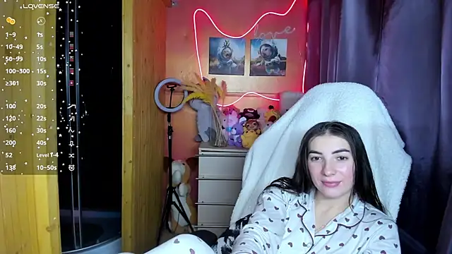 Fiery Brunette  online show from 12.03.25