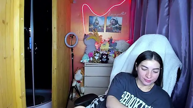 Fiery Brunette  online show from 03.18.26